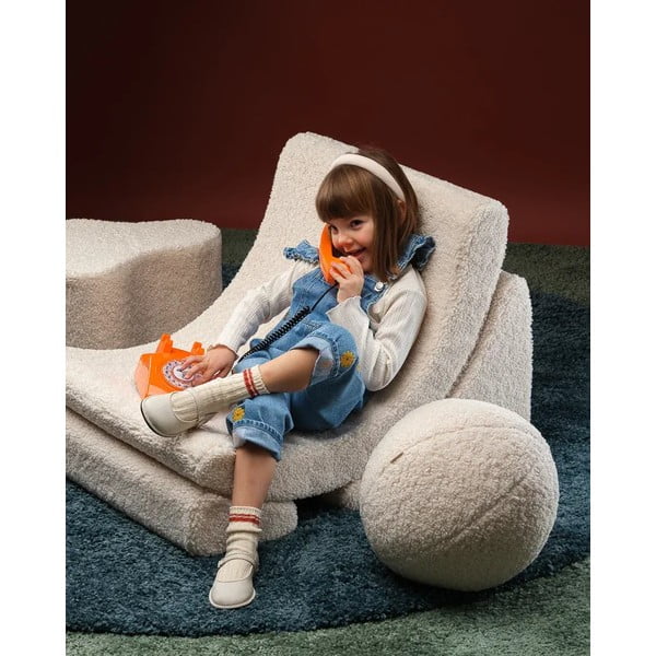 Kremno bela otroška sedežna blazina bouclé Ball – Wigiwama-image-1