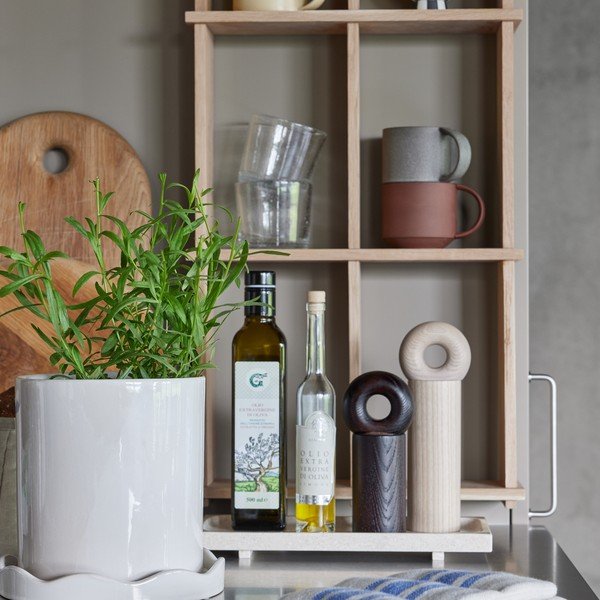 Ročno poslikan okrasni cvetlični lonec iz kamenine ø 16,5 cm Nami – OYOY Living Design-image-1