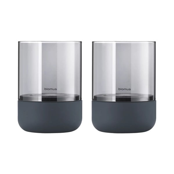 Komplet 2 sivih steklenih svečnikov z betonskim podstavkom Blomus Calma