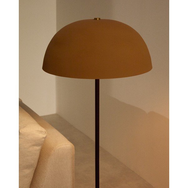 Stoječa svetilka v barvi terakote s kovinskim senčilom (višina 140 cm) Nibla – Kave Home-image-3