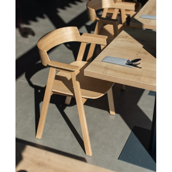 Jedilni stol z nasloni za roke iz masivnega hrasta v naravni barvi Flip – Gazzda-image-1