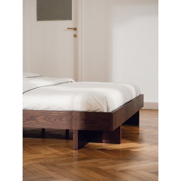 Rjava zakonska postelja iz MDF plošč v jesenovem dekorju brez vzglavja z letvenim dnom 160x200 cm Kito – noo.ma-image-2