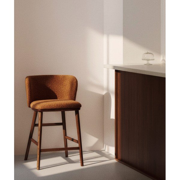 Oblazinjen barski stol v barvi terakote (višina sedeža 65 cm) Ciselia – Kave Home-image-1