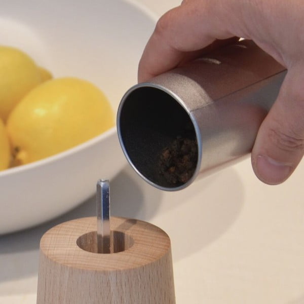 Črn mlinček za začimbe iz hrastovega lesa Wireworks Kiki-image-1