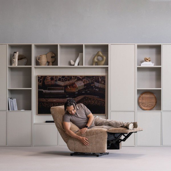 Svetlo rjav fotelj za sprostitev z nastavljivim naklonom iz rebrastega žameta Hein – WOOOD-image-1