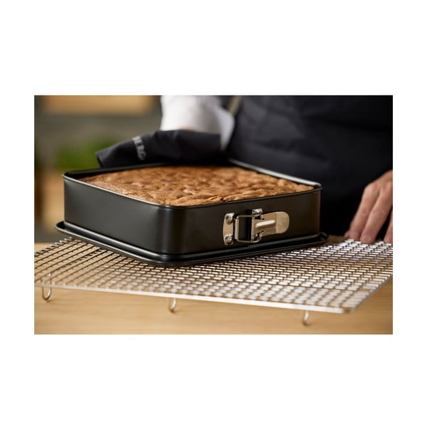 Model za torto iz nerjavečega jekla 24x24 cm – Blomsterbergs-image-1