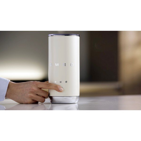 Kremno bel plastičen električni penilec za mleko 120 ml – SMEG-image-3