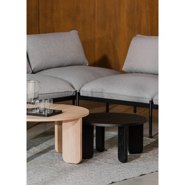 Črna okrogla klubska mizica z mizno ploščo v hrastovem dekorju ø 55 cm Kuvu – noo.ma-image-1