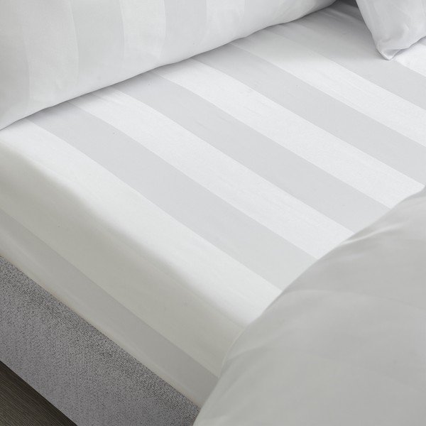 Bela napenjalna satenasta rjuha 150x200 cm So Soft Satin Stripe – Catherine Lansfield-image-1