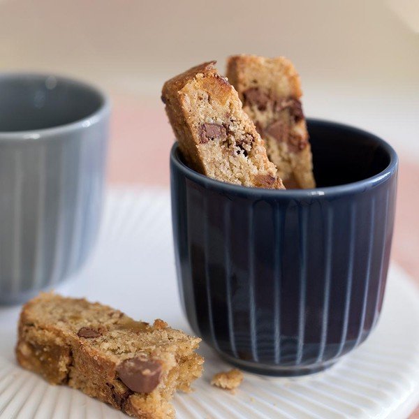 Temno modra porcelanasta skodelica Kähler Design Hammershoi, 330 ml-image-2