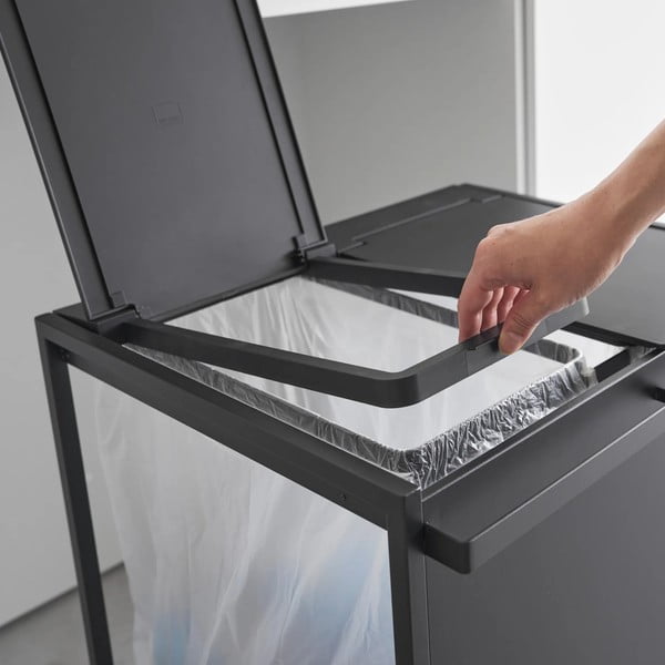 Črn kovinski koš za smeti za ločevanje odpadkov Tower – YAMAZAKI-image-3