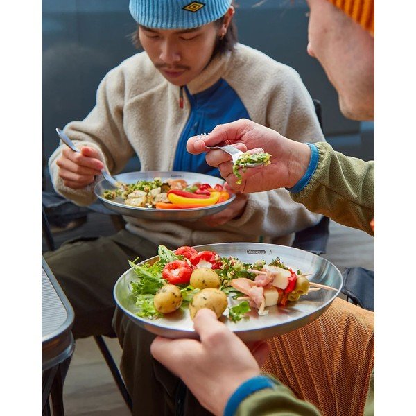 Krožniki iz nerjavečega jekla v srebrni barvi v kompletu 4 ks ø 25,5 cm – Black + Blum-image-2