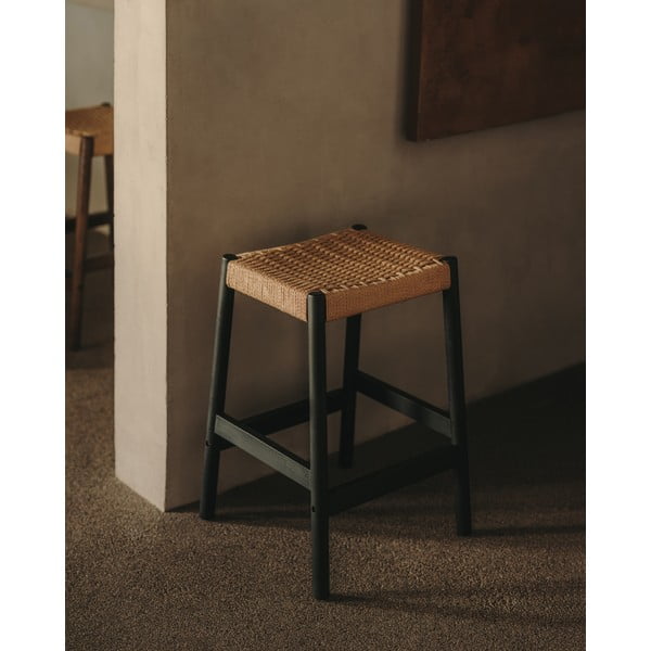 Črni/v naravni barvi barski stoli v kompletu 2 ks iz masivnega hrasta (višina sedeža 66 cm) Yalia – Kave Home-image-1