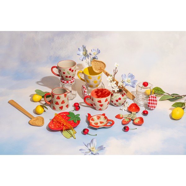 Bež keramična skodelica 250 ml Cherries – Sass & Belle-image-4