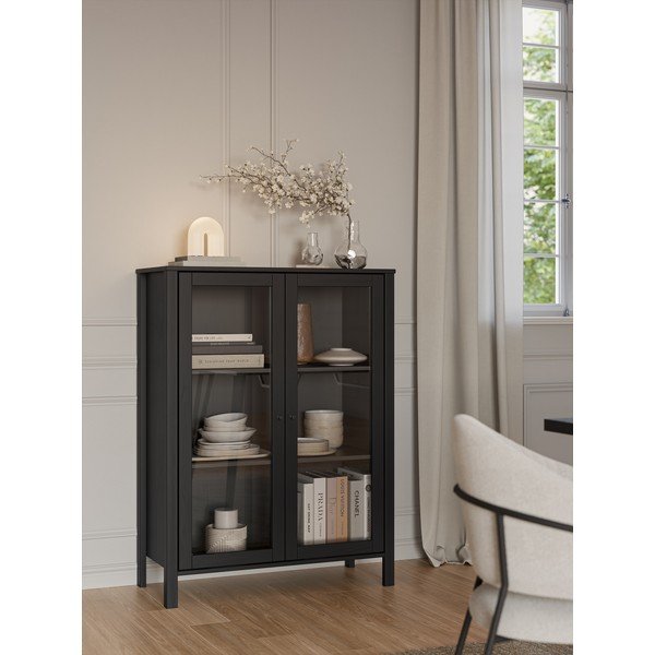 Črna vitrina iz masivnega bora 90x120x40 cm Alessandra – Marckeric-image-1