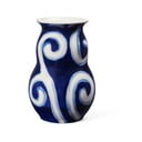 Modra lončena ročno poslikana vaza Tulle – Kähler Design