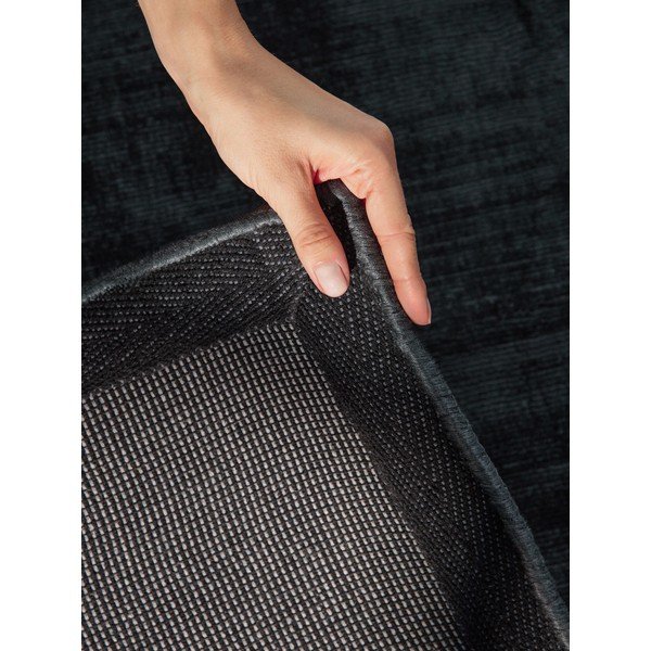 Črna ročno tkana viskozna preproga 80x150 cm Noemi – Vikosa-image-4