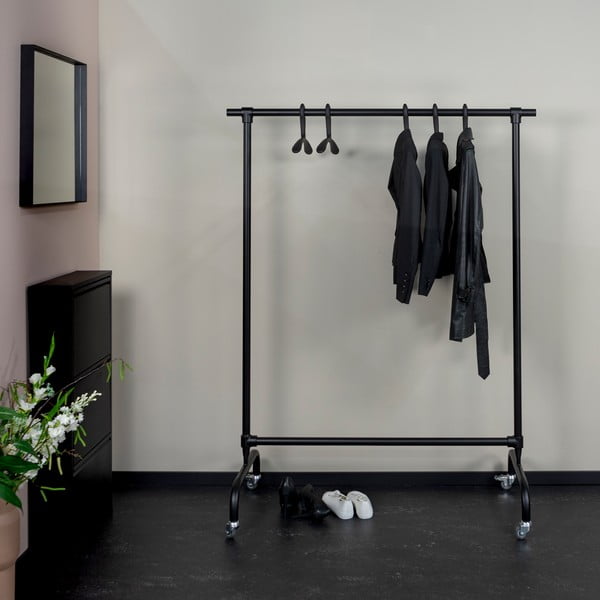 Črno kovinsko stojalo za oblačila na kolesih Luuk – Spinder Design-image-3