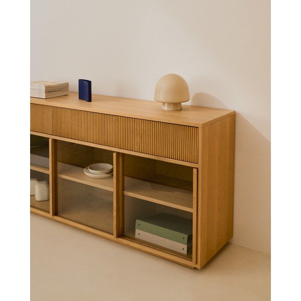 Vitrina v hrastovem dekorju z drsnimi vrati v naravni barvi 200x80x40 cm Helvine – Kave Home-image-4