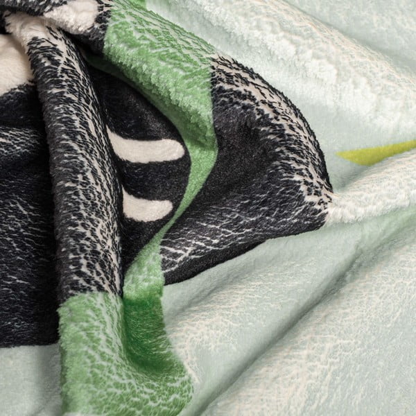 Svetlo zelena otroška odeja iz mikrovlaken 140x110 cm Panda - Moshi Moshi-image-1