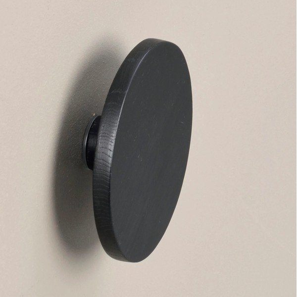 Črn hrastov stenski obešalnik Milford – Rowico-image-2