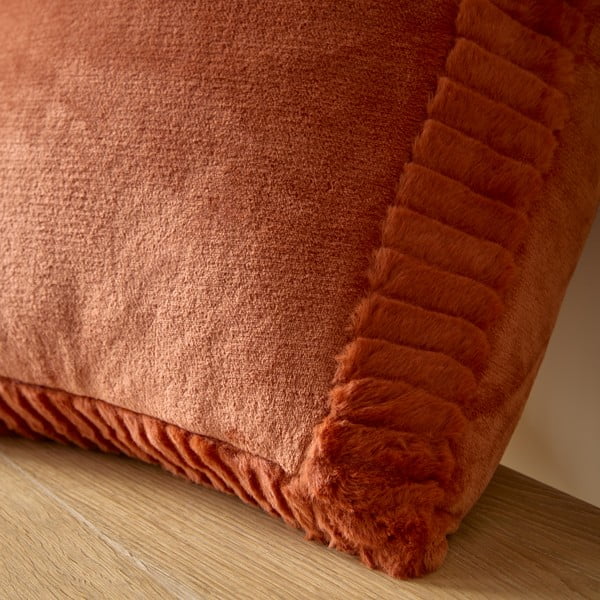 Okrasna blazina iz mikropliša 55x55 cm Velvet and Faux Fur – Catherine Lansfield-image-2