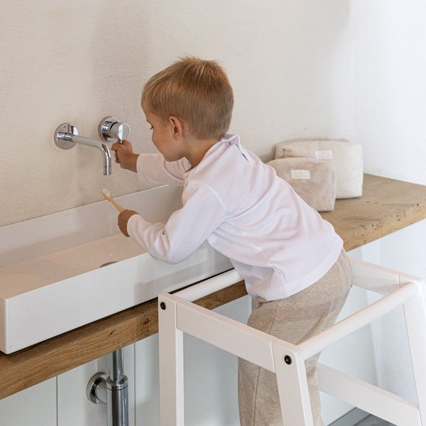 Bel stolček pomagalček iz masivne bukve Forrest – Vipack-image-3