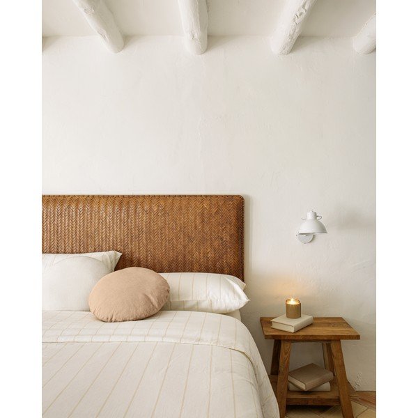 Stolček iz tikovega lesa Kave Home Safara-image-4