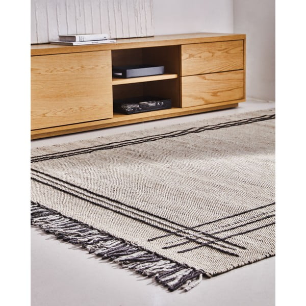 TV omarica v hrastovem dekorju v naravni barvi 150x44 cm Abilen - Kave Home-image-1