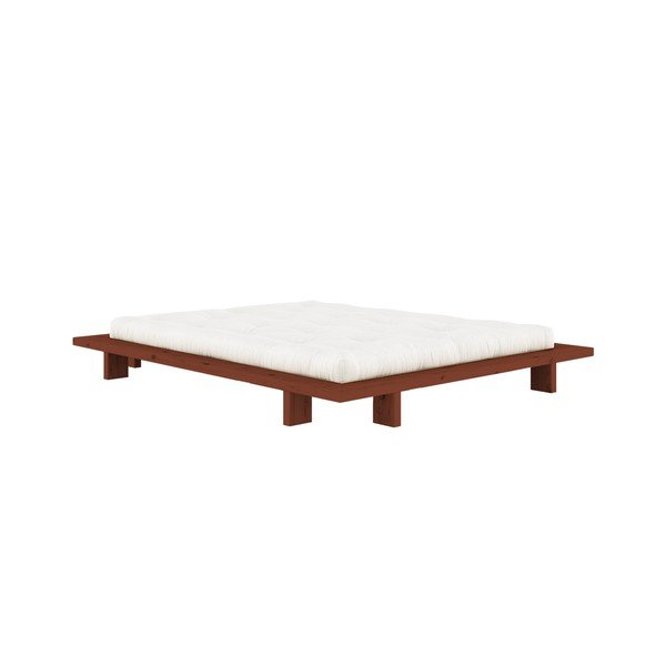 Zakonska postelja iz masivnega bora brez vzglavja z letvenim dnom 140x200 cm v barvi terakote Japan – Karup Design-image-3