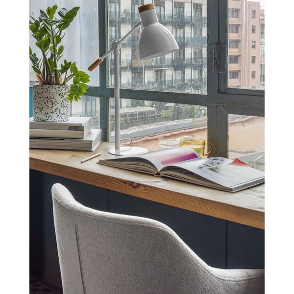 Bela namizna svetilka iz masivne bukve s kovinskim senčilom (višina 54 cm) Tescarle – Kave Home-image-1