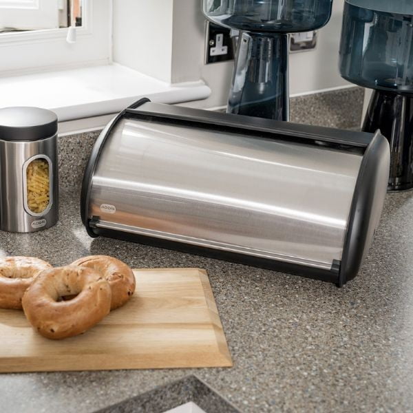 Črna košara za kruh Addis Bread Bin-image-1