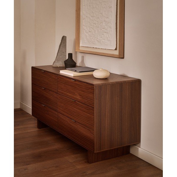 Komoda v orehovem dekorju v temni naravni barvi 120x75x50 cm Norlen – Kave Home-image-3