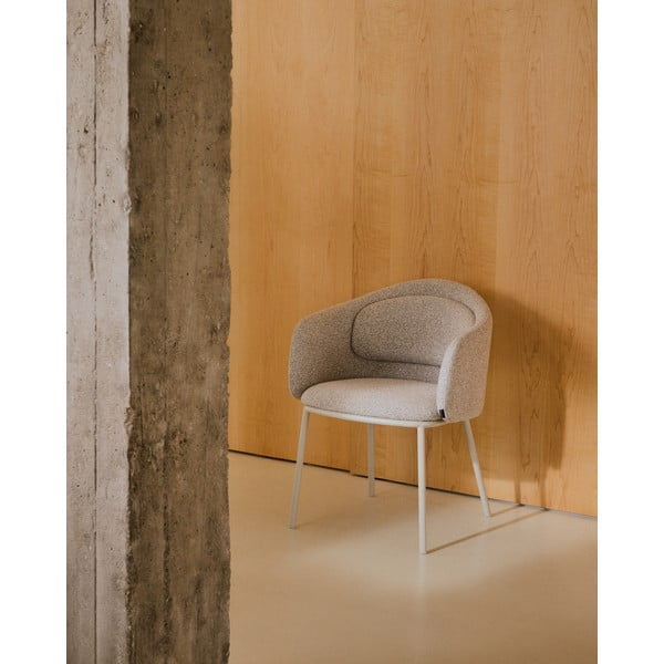 Sivo-bež oblazinjen jedilni stol z nasloni za roke Minda – Kave Home-image-1