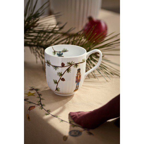 Bela porcelanasta skodelica z božičnim motivom 330 ml Hammershøi Christmas – Kähler Design-image-1