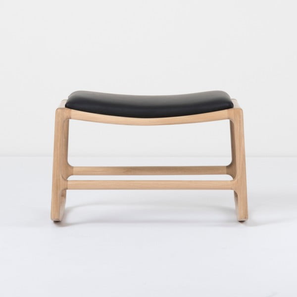 Tabure z masivno hrastovo konstrukcijo in detajli iz črnega bivoljega usnja Gazzda Dedo