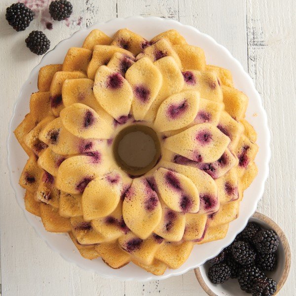 Model za kolač v bakreni barvi Nordic Ware Blossom, 2,4 l-image-3