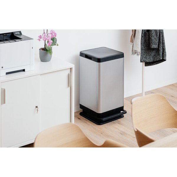 Plastičen koš za smeti s pedalom v srebrni barvi 80 l Tokyo – DEA HOME-image-1