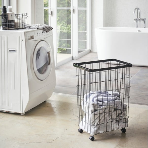 Črn kovinski koš za perilo 55 l Tower – YAMAZAKI-image-1