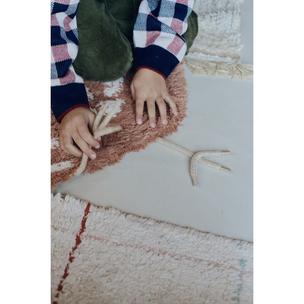 Rjava pralna ročno tkana bombažna otroška preproga 110x100 cm Chicken – Lorena Canals-image-4