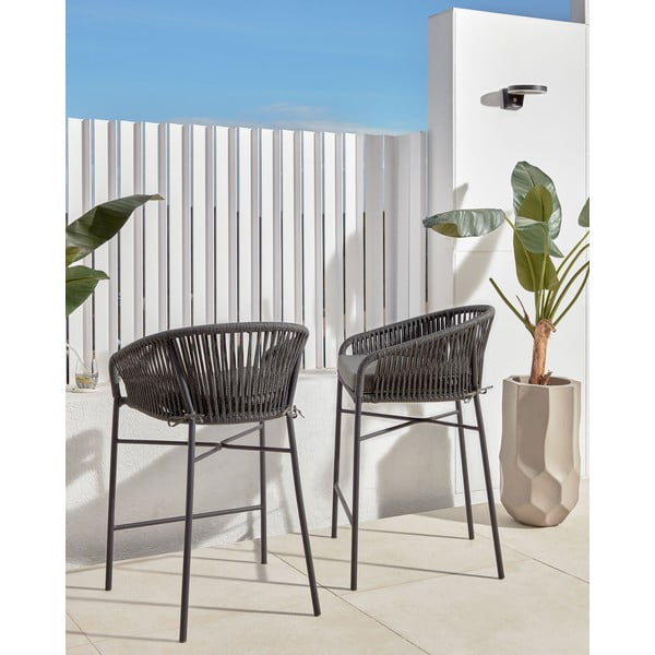 Črn kovinski/oblazinjen vrtni barski stol Yanet – Kave Home-image-2