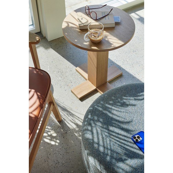Okrogla stranska mizica v hrastovem dekorju ø 45 cm Koohi – Hübsch-image-3