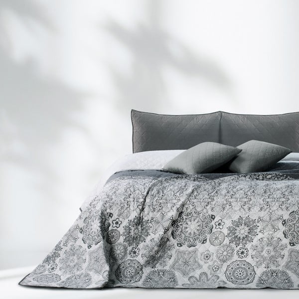 Bela in siva obojestranska posteljna prevleka iz mikrovlaken DecoKing Alhambra, 220 x 240 cm