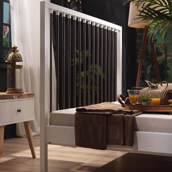 Bela kovinska zakonska postelja z letvenim dnom 180x200 cm Breeze – Kalune Design-image-1