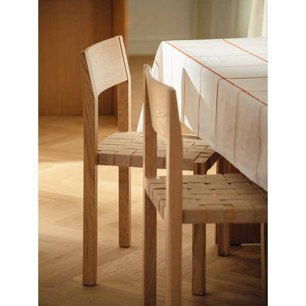 Jedilni stol z možnostjo nalaganja iz masivnega hrasta v naravni barvi Toli – noo.ma-image-1