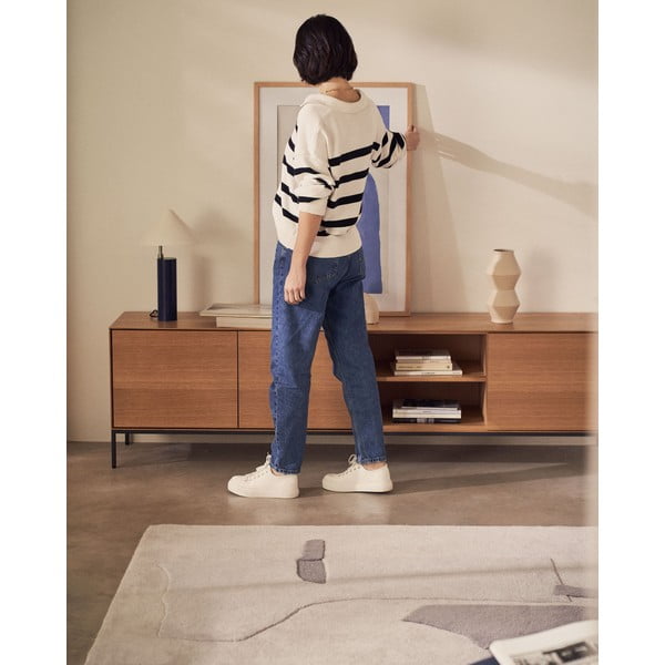 TV omarica v orehovem dekorju 195x55 cm Vedrana – Kave Home-image-1