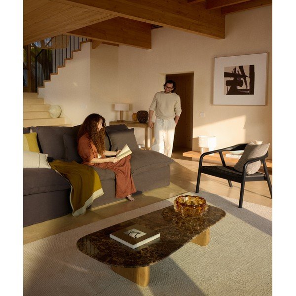 Črn lesen fotelj Derile – Kave Home-image-1