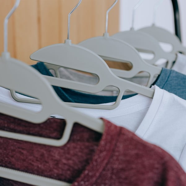 Plastični obešalniki v kompletu 10 ks – Addis-image-1