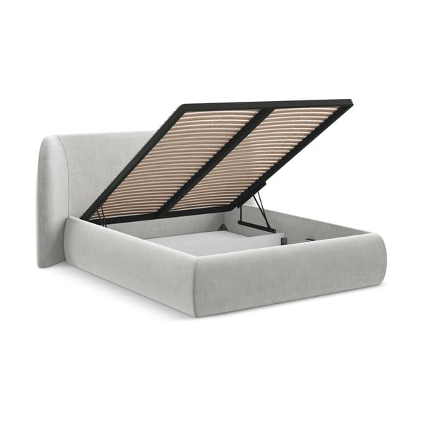 Svetlo siva oblazinjena zakonska postelja s prostorom za shranjevanje z letvenim dnom 160x200 cm Hauke – Makamii-image-2