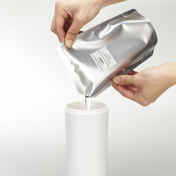 Bel plastičen dozirnik za milo 500 ml Round – YAMAZAKI-image-2